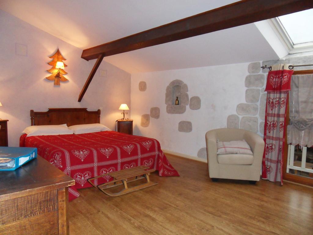 L'Estapade Des Tourelons Bed & Breakfast Saint-Jean-en-Royans Room photo